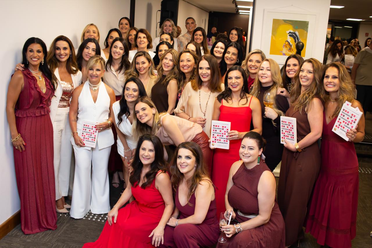 Encontro do Clube da Lu — grupo com o livro Mulheres Curadas Curam Gerações